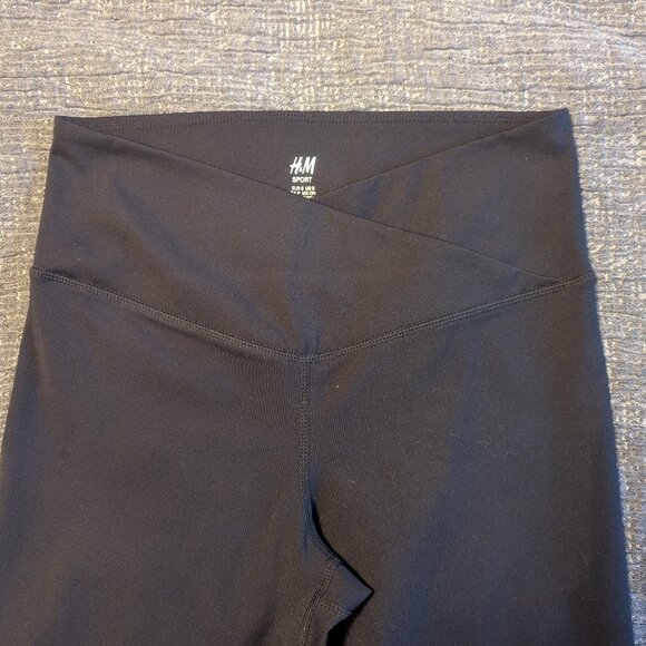 H&M Black Legging with V Front - Picture 1 of 2